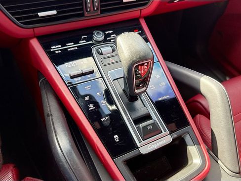 Used 2022 Porsche Cayenne image 17