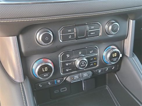 Used 2024 GMC Yukon XL SLT image 35
