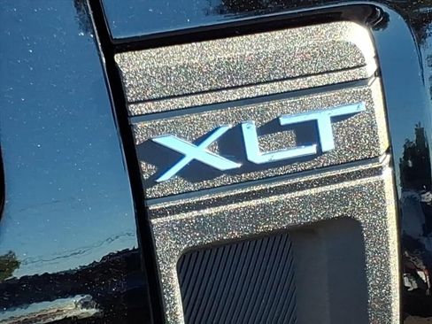 Certified 2024 Ford Maverick XLT image 3