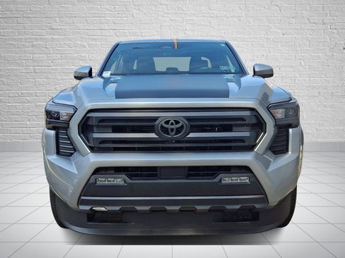 Certified 2026 Toyota Tacoma SR5 AWD/4WD image 2