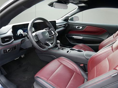 Used 2025 Ford Mustang GT Premium image 10