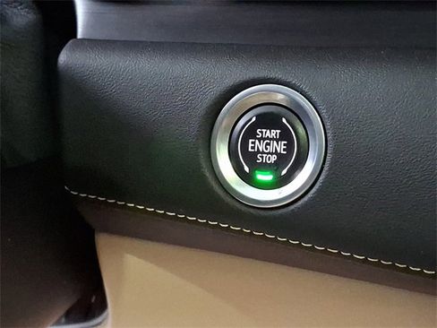 Used 2022 Cadillac Escalade Premium Luxury w/ Performance Package image 21