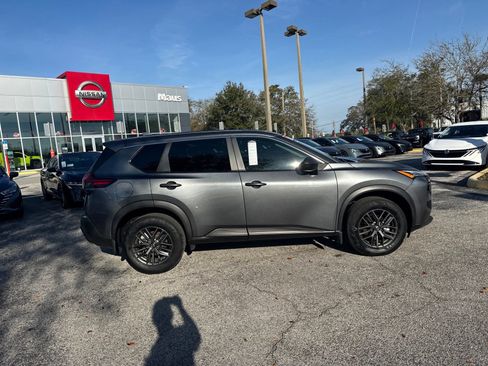 Certified 2021 Nissan Rogue S image 4