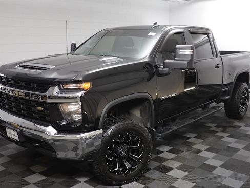 Used 2022 Chevrolet Silverado 2500 LT image 2