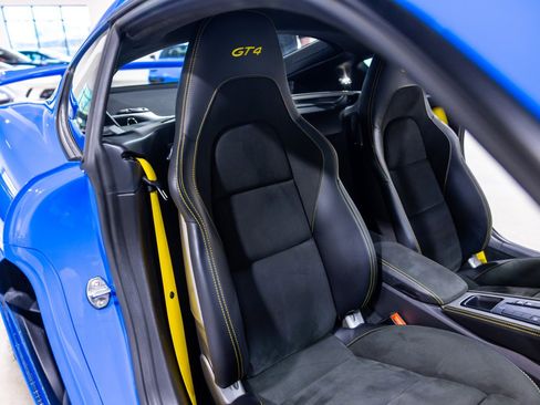 Used 2022 Porsche 718 Cayman GT4 RWD image 29