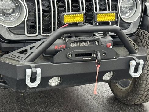 Used 2024 Jeep Wrangler Unlimited Sahara AWD/4WD image 12