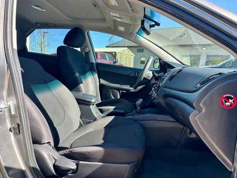 Used 2012 Kia Forte EX image 13