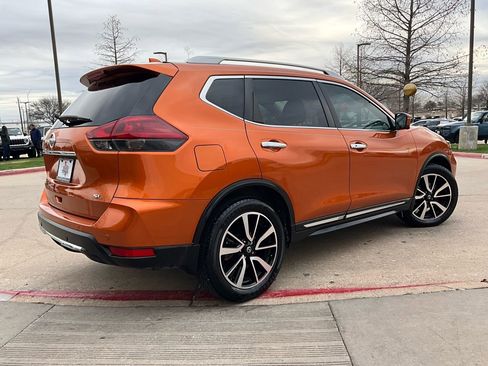 Used 2019 Nissan Rogue SL w/ Premium Package image 6