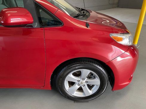 Used 2012 Toyota Sienna LE image 21