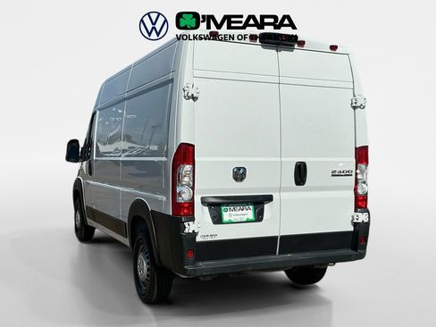 Used 2025 RAM ProMaster 2500 w/ Convenience Group FWD image 3