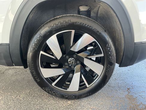 Used 2025 Volkswagen Atlas Cross Sport SE image 30