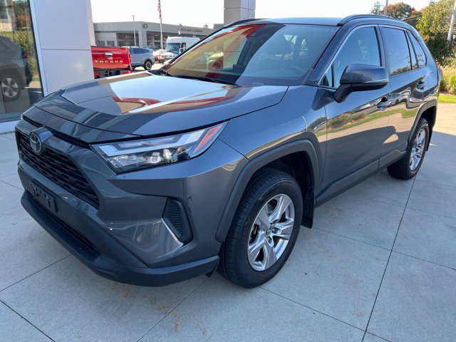 Used 2022 Toyota RAV4 XLE w/ Convenience Package AWD/4WD image 3