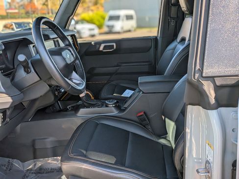 Used 2024 Ford Bronco Badlands image 14