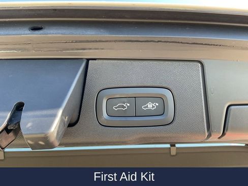 Used 2023 Volvo XC60 B5 Ultimate w/ Climate Package image 12