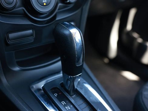 Used 2013 Ford Fiesta SE image 38