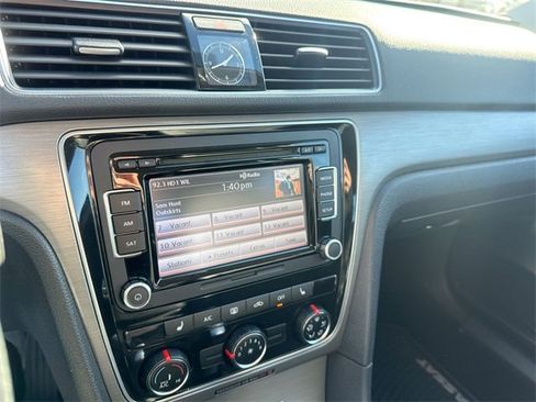 Used 2014 Volkswagen Passat 1.8T SE image 23