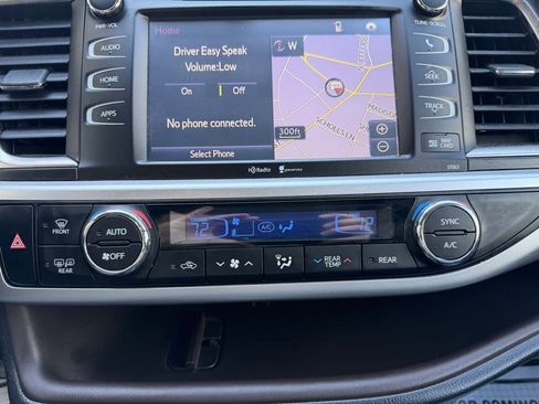 Used 2015 Toyota Highlander XLE AWD/4WD image 19