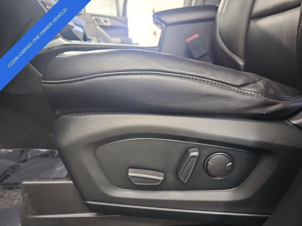 Used 2020 Ford Explorer XLT w/ Equipment Group 202A AWD/4WD image 30