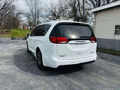 Used 2018 Chrysler Pacifica Limited w/ Advanced Safetytec Group FWD image 3