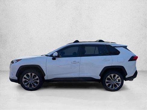 Used 2019 Toyota RAV4 XLE Premium w/ Cold Weather Package AWD/4WD image 9