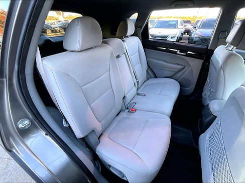 Used 2014 Kia Sorento LX image 18