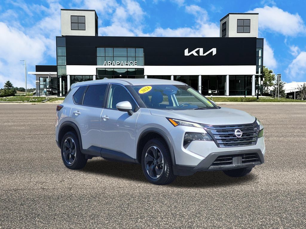 Used 2024 Nissan Rogue SV AWD/4WD image 2