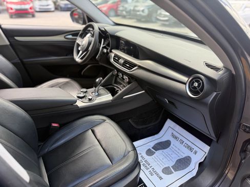 Used 2018 Alfa Romeo Stelvio Sport w/ Quick Order Package 22J Sport AWD/4WD image 17