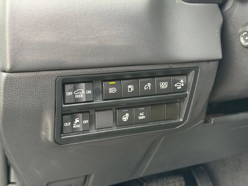 Used 2024 Toyota Sequoia Platinum AWD/4WD image 17