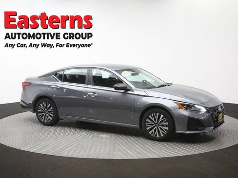 Used 2025 Nissan Altima 2.5 SV FWD image 47