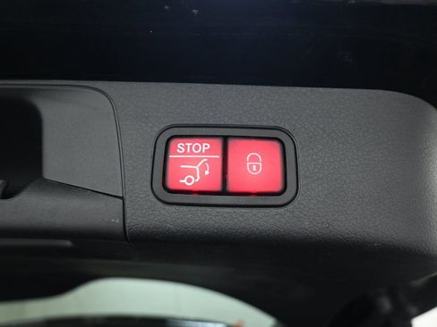 Used 2024 Mercedes-Benz GLB 250 4MATIC image 21