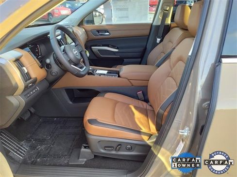 Certified 2024 Nissan Pathfinder Platinum w/ Black Appearance Package image 6