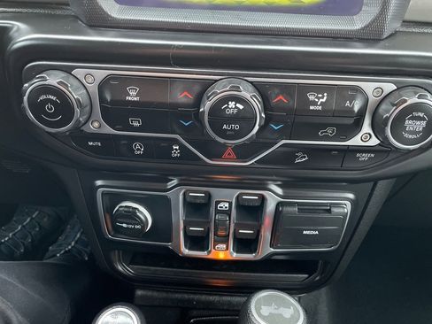 Used 2020 Jeep Wrangler Unlimited Sahara w/ Uconnect 4C Nav & Sound Group image 18