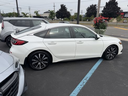 Used 2024 Honda Civic EX-L image 7