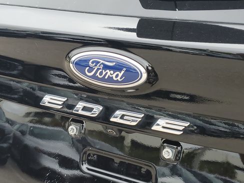 Used 2023 Ford Edge SEL image 12