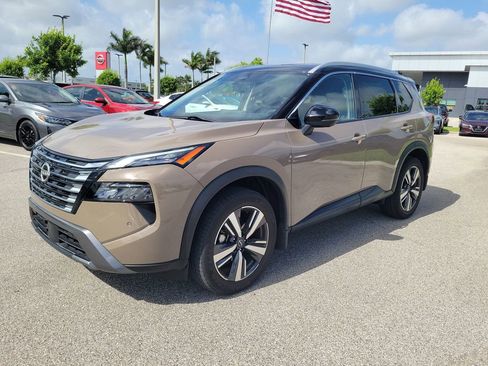 Used 2024 Nissan Rogue SL w/ SL Premium Package FWD image 5