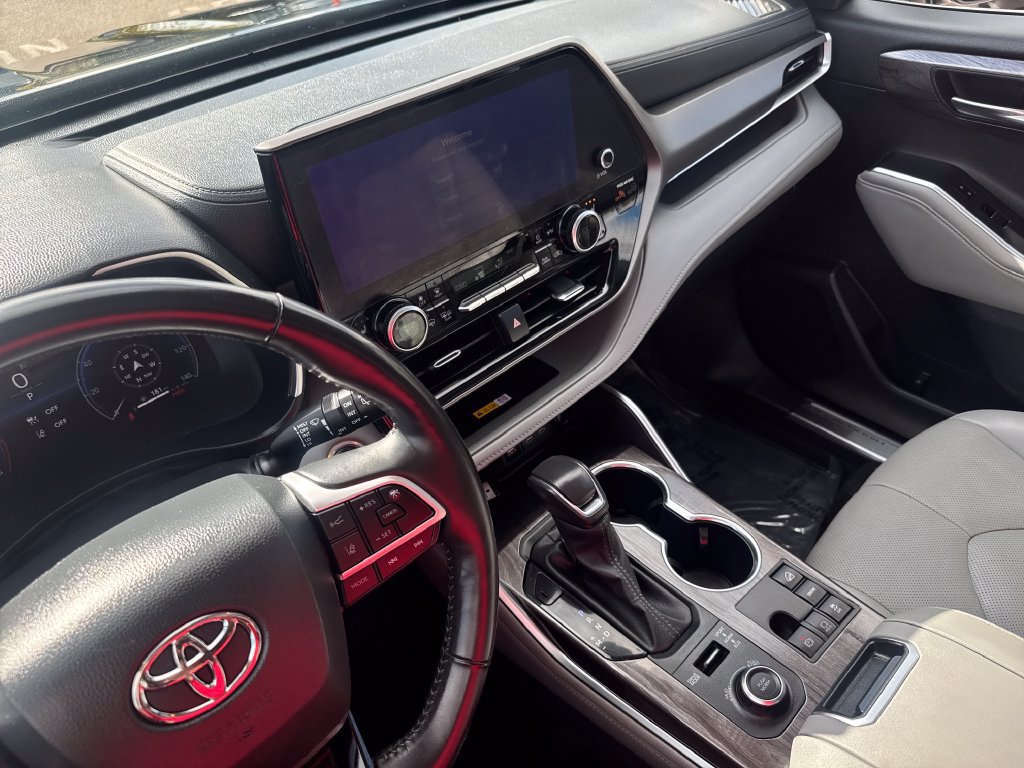 Used 2024 Toyota Highlander Limited AWD/4WD image 22
