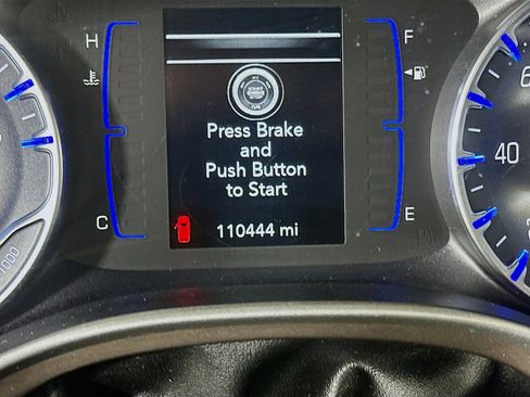 Used 2018 Chrysler Pacifica Touring-L FWD image 19