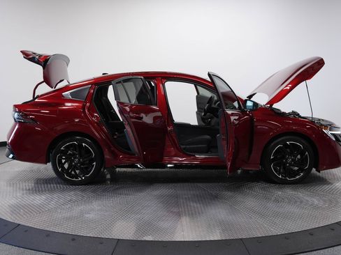 Used 2026 Nissan Sentra SR w/ Floor Mat Package FWD image 9