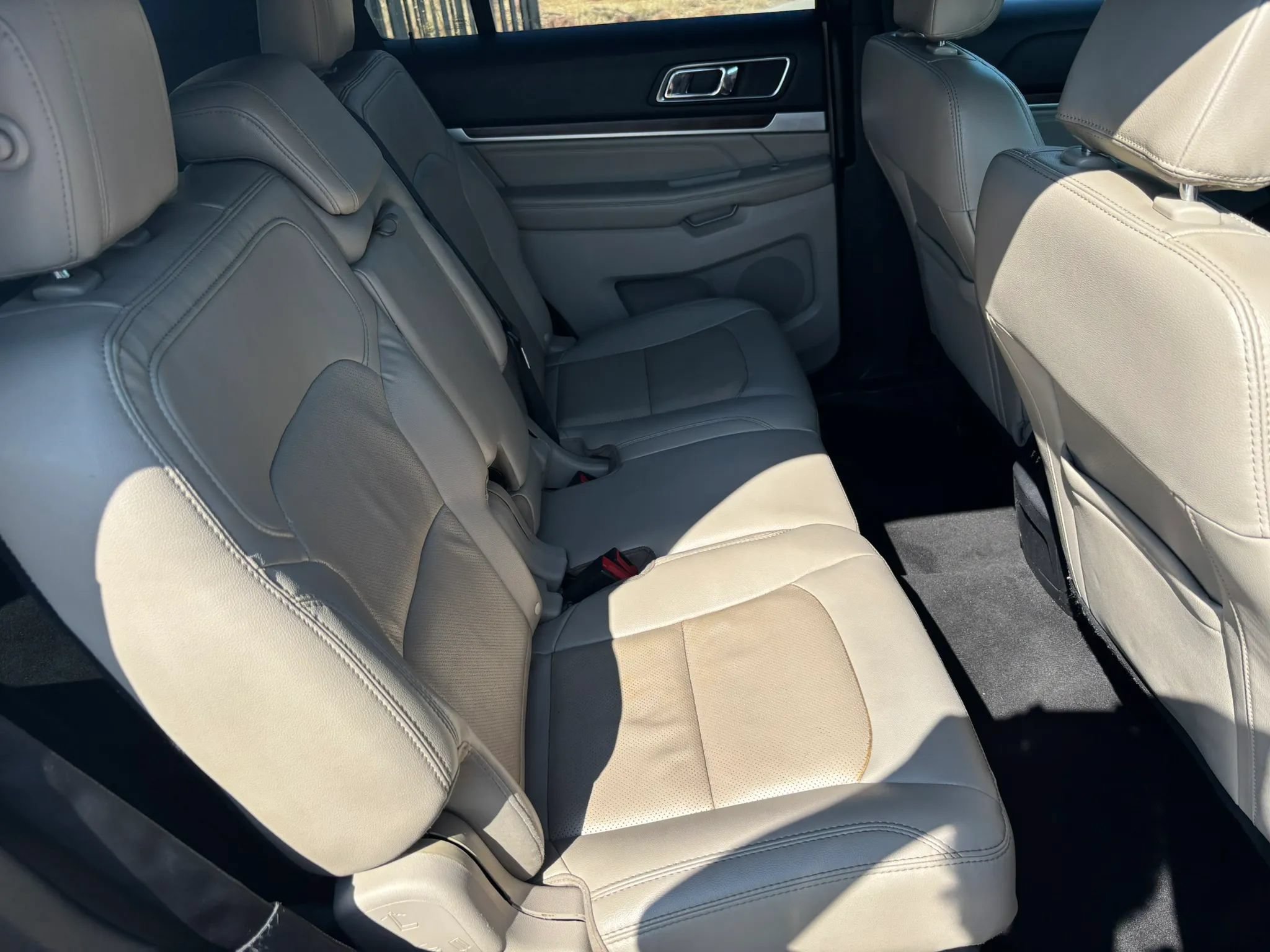 Used 2018 Ford Explorer Limited w/ Equipment Group 301A FWD image 30