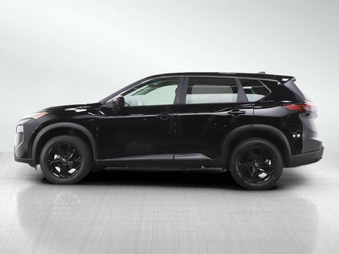 Used 2025 Nissan Rogue SV image 2