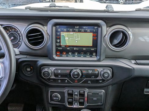 Used 2023 Jeep Gladiator Overland AWD/4WD image 19