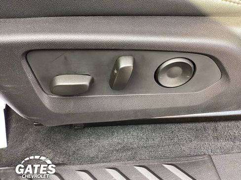 Used 2025 Chevrolet Colorado ZR2 w/ Technology Package AWD/4WD image 17