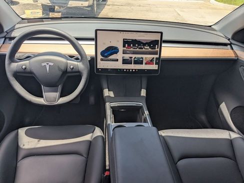Used 2025 Tesla Model Y Long Range AWD/4WD image 17