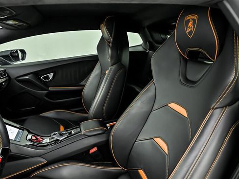 Used 2020 Lamborghini Huracan EVO RWD image 16