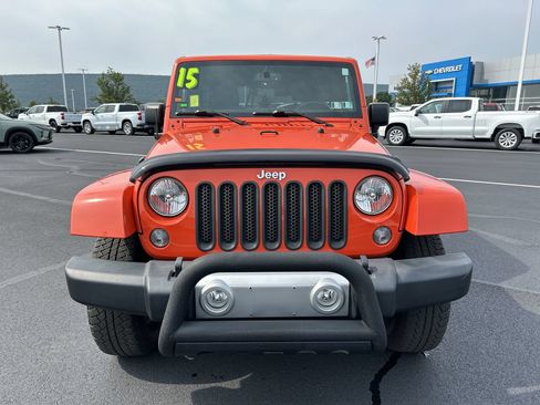 Used 2015 Jeep Wrangler Unlimited Sahara w/ Dual Top Group AWD/4WD image 11