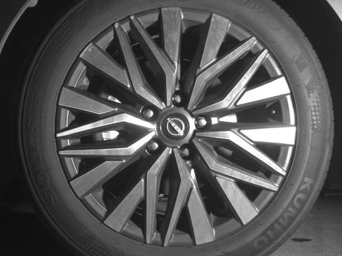 Used 2025 Nissan Altima 2.5 SV FWD image 12