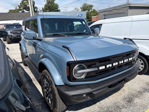 Used 2025 Ford Bronco Outer Banks AWD/4WD image 9