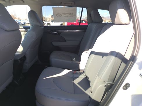 New 2026 Toyota Highlander Limited image 20