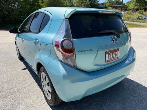 Used 2014 Toyota Prius C One FWD image 3