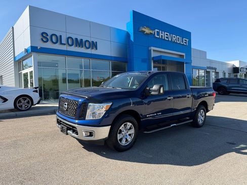 Used 2019 Nissan Titan SV AWD/4WD image 1
